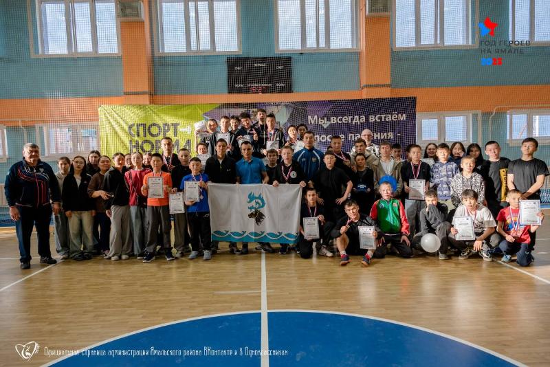 В Яр-Сале прошел турнир по мас-рестлингу среди юношей и девушек, посвященный Году Героев на Ямале