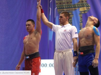 Реванши и сенсации. Мас-рестлеры Якутии завоевали еще шесть золотых медалей чемпионата России