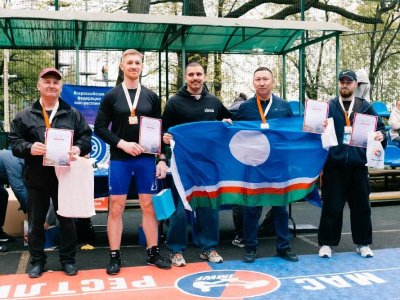 Праздничный турнир по мас-рестлингу провели в День Победы на ВДНХ в Москве