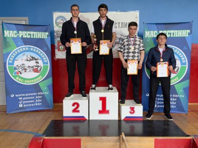 Баксан встретил День космонавтики силовым единоборством