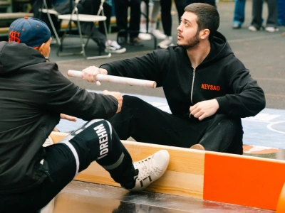 Праздничный турнир по мас-рестлингу провели в День Победы на ВДНХ в Москве