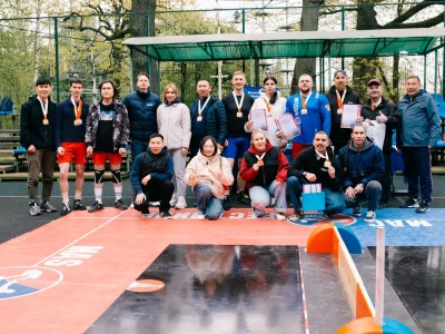 Праздничный турнир по мас-рестлингу провели в День Победы на ВДНХ в Москве