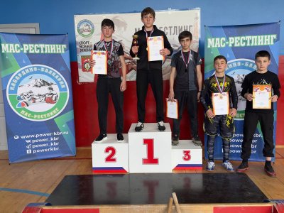 Баксан встретил День космонавтики силовым единоборством