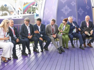 Спортсмены из России, Замбии, Монголии и Сирии победили на турнире по мас-рестлингу на ВЭФ-2025