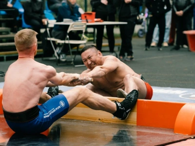 Праздничный турнир по мас-рестлингу провели в День Победы на ВДНХ в Москве