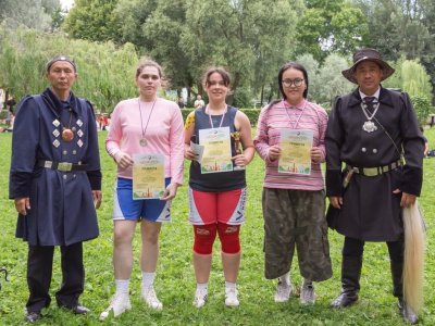 Традиционные соревнования по мас-рестлингу прошли на Ысыахе в Санкт-Петербурге