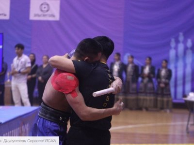 Реванши и сенсации. Мас-рестлеры Якутии завоевали еще шесть золотых медалей чемпионата России