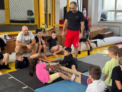 Мас‑рестлинг в подмосковном Октябрьском - зарядились силой и азартом! 