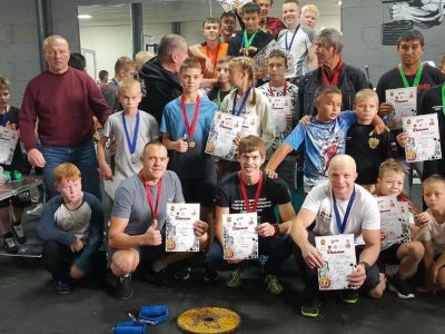 В п. Кукуштан проведен турнир по мас-рестлингу на Кубке Поддубного по богатырскому спорту