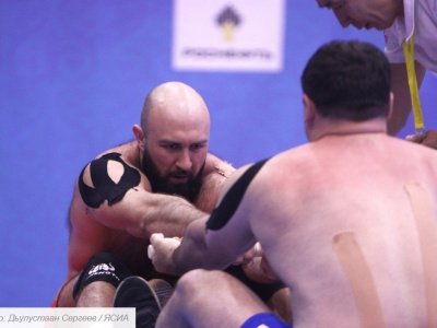 В финале он победил Ивана Галкина из Калужской области