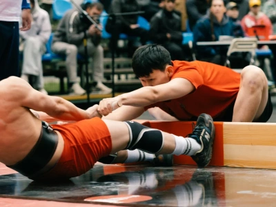 Праздничный турнир по мас-рестлингу провели в День Победы на ВДНХ в Москве