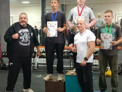 В п. Кукуштан проведен турнир по мас-рестлингу на Кубке Поддубного по богатырскому спорту