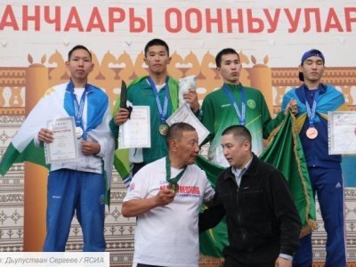 Первый из Анабара, и 26 лет ради золота. Мас-рестлеры разыграли медали Игр Манчаары