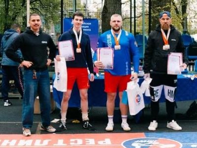 Праздничный турнир по мас-рестлингу провели в День Победы на ВДНХ в Москве