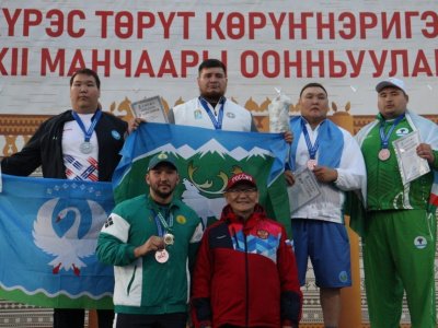 Первый из Анабара, и 26 лет ради золота. Мас-рестлеры разыграли медали Игр Манчаары