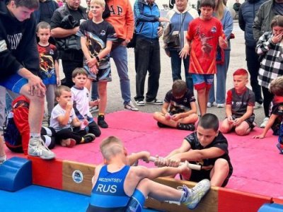 В Яхроме прошли соревнования по мас-рестлингу среди юношей до 16 лет В Яхроме прошли соревнования по мас-рестлингу среди юношей до 16 лет