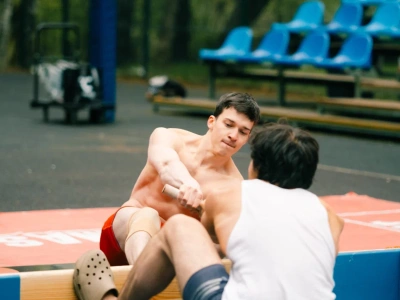 Праздничный турнир по мас-рестлингу провели в День Победы на ВДНХ в Москве