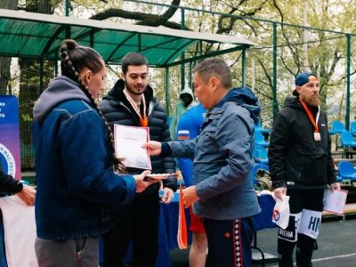 Праздничный турнир по мас-рестлингу провели в День Победы на ВДНХ в Москве