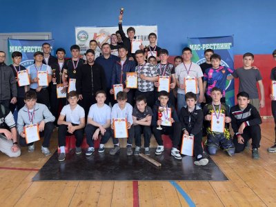 Баксан встретил День космонавтики силовым единоборством